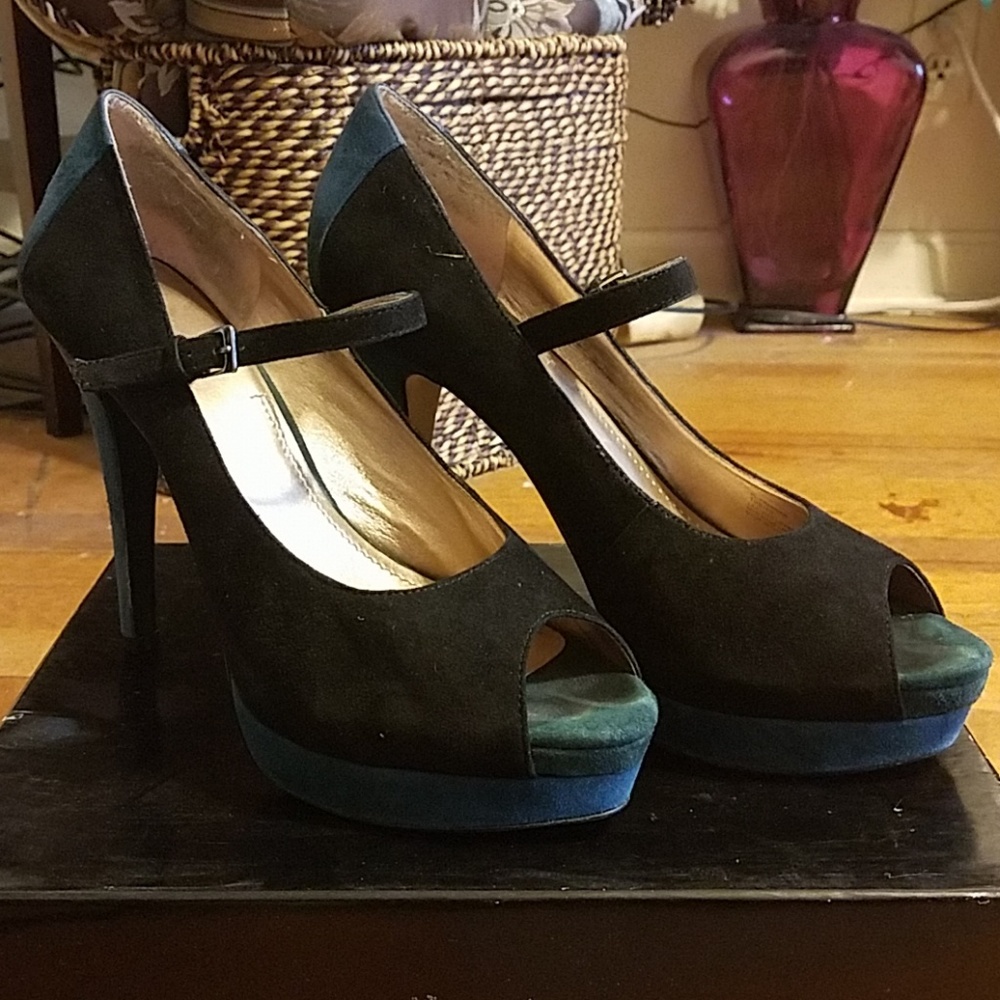 Stunning BCBG Suede Platform Heels!